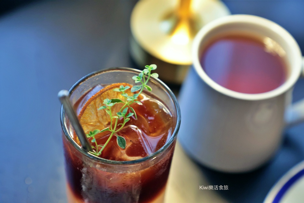 kiwi樂活食旅部落客推薦台中西區咖啡NEWSSTAND書報攤咖啡.網美打卡熱點咖啡館.猶如歐洲街頭的咖啡館.咖啡.甜點.鹹食