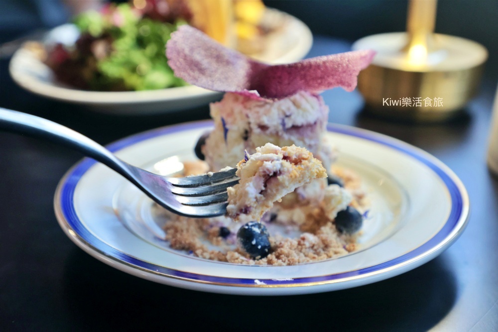 kiwi樂活食旅部落客推薦台中西區咖啡NEWSSTAND書報攤咖啡.網美打卡熱點咖啡館.猶如歐洲街頭的咖啡館.咖啡.甜點.鹹食