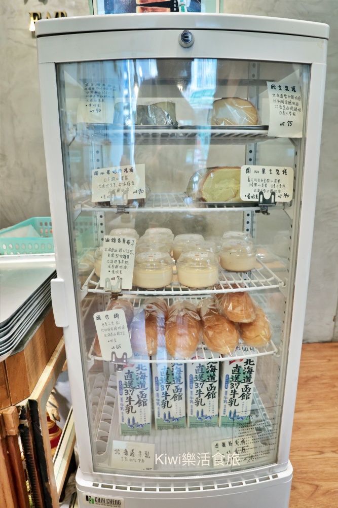 kiwi樂活食旅部落客推薦台中食半月麵包.西區隱藏巷弄美食小店手作麵包.勤美商圈周邊美食.台中麵包推薦可頌.蔥麵包.吐司.蛋糕