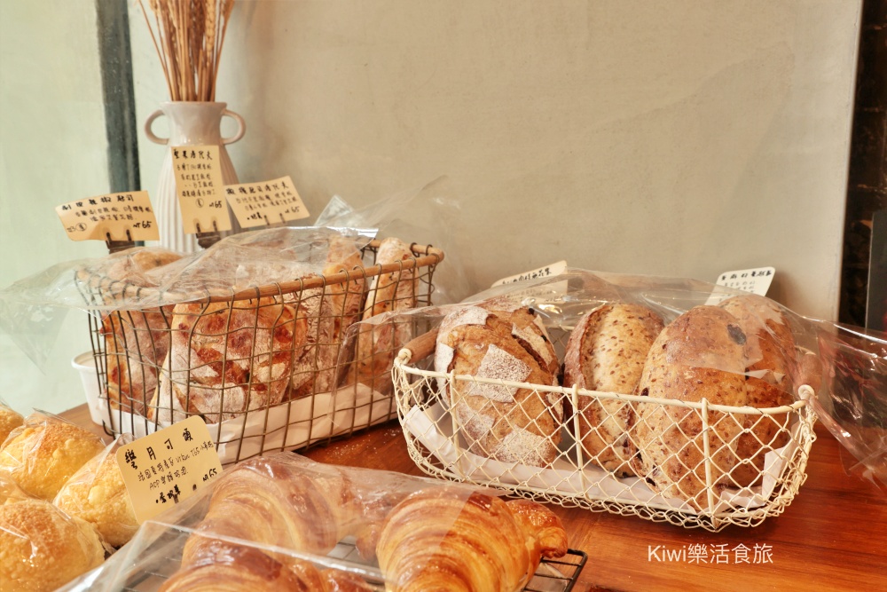 kiwi樂活食旅部落客推薦台中食半月麵包.西區隱藏巷弄美食小店手作麵包.勤美商圈周邊美食.台中麵包推薦可頌.蔥麵包.吐司.蛋糕