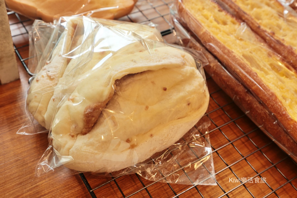 kiwi樂活食旅部落客推薦台中食半月麵包.西區隱藏巷弄美食小店手作麵包.勤美商圈周邊美食.台中麵包推薦可頌.蔥麵包.吐司.蛋糕