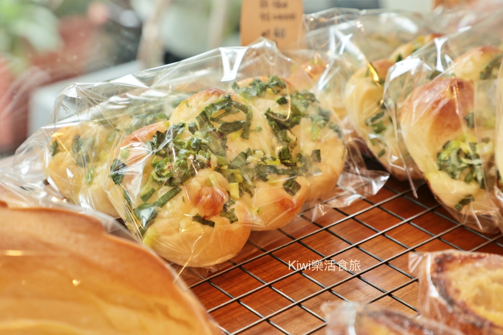 kiwi樂活食旅部落客推薦台中食半月麵包.西區隱藏巷弄美食小店手作麵包.勤美商圈周邊美食.台中麵包推薦可頌.蔥麵包.吐司.蛋糕