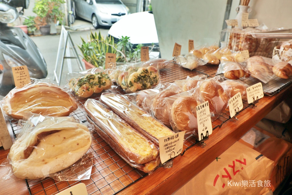kiwi樂活食旅部落客推薦台中食半月麵包.西區隱藏巷弄美食小店手作麵包.勤美商圈周邊美食.台中麵包推薦可頌.蔥麵包.吐司.蛋糕