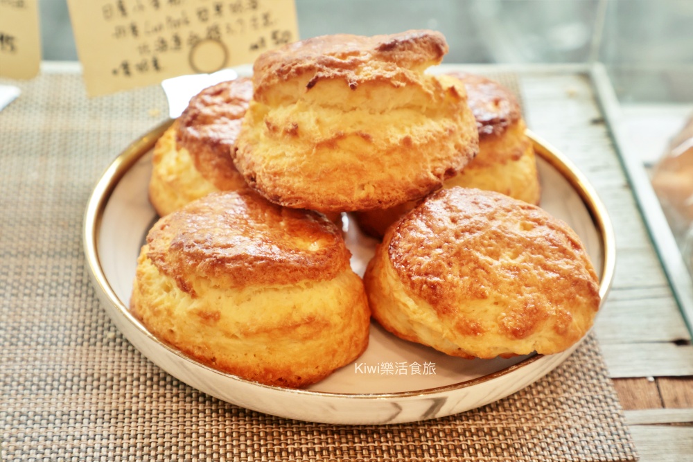 kiwi樂活食旅部落客推薦台中食半月麵包.西區隱藏巷弄美食小店手作麵包.勤美商圈周邊美食.台中麵包推薦可頌.蔥麵包.吐司.蛋糕