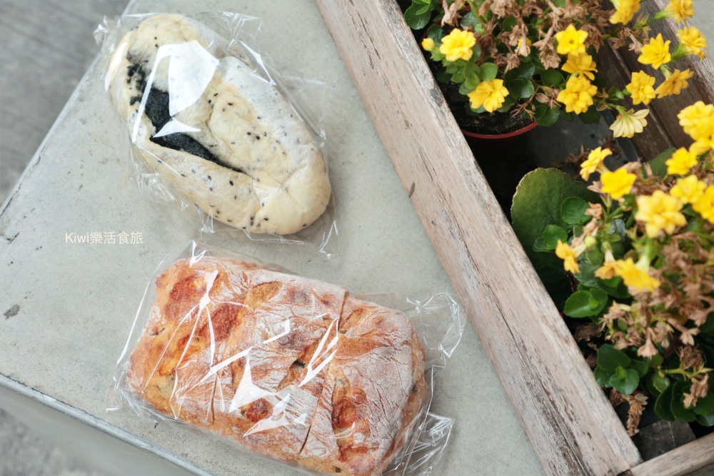 kiwi樂活食旅部落客推薦台中食半月麵包.西區隱藏巷弄美食小店手作麵包.勤美商圈周邊美食.台中麵包推薦可頌.蔥麵包.吐司.蛋糕