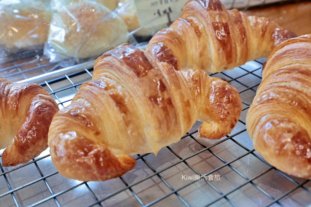 kiwi樂活食旅部落客推薦台中食半月麵包.西區隱藏巷弄美食小店手作麵包.勤美商圈周邊美食.台中麵包推薦可頌.蔥麵包.吐司.蛋糕