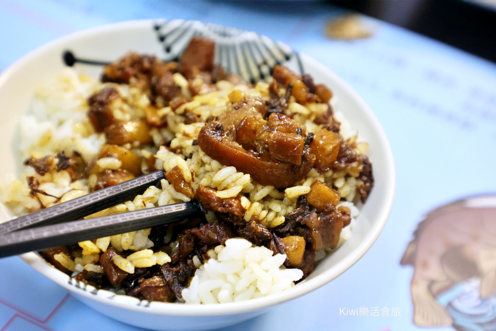 kiwi樂活食旅部落客推薦彰化市美食推薦台南深海鮢過魚湯彰化創始店.彰化現煮魚湯.近彰化魚市場周邊美食、民族路周邊美食.雙人套餐.魚湯.肉燥飯.小菜