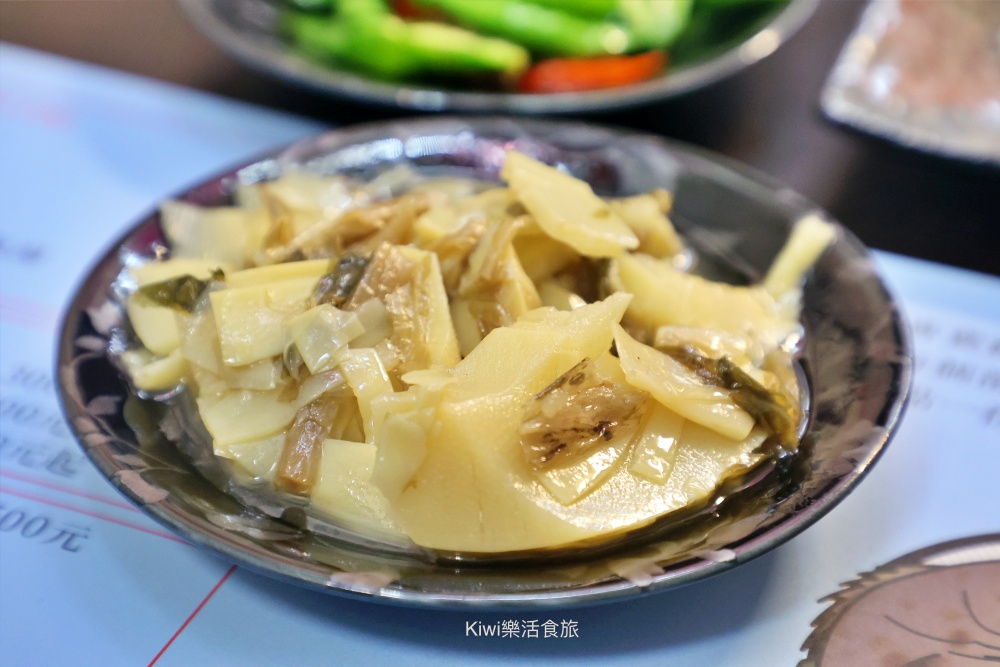 kiwi樂活食旅部落客推薦彰化市美食推薦台南深海鮢過魚湯彰化創始店.彰化現煮魚湯.近彰化魚市場周邊美食、民族路周邊美食.雙人套餐.魚湯.肉燥飯.小菜