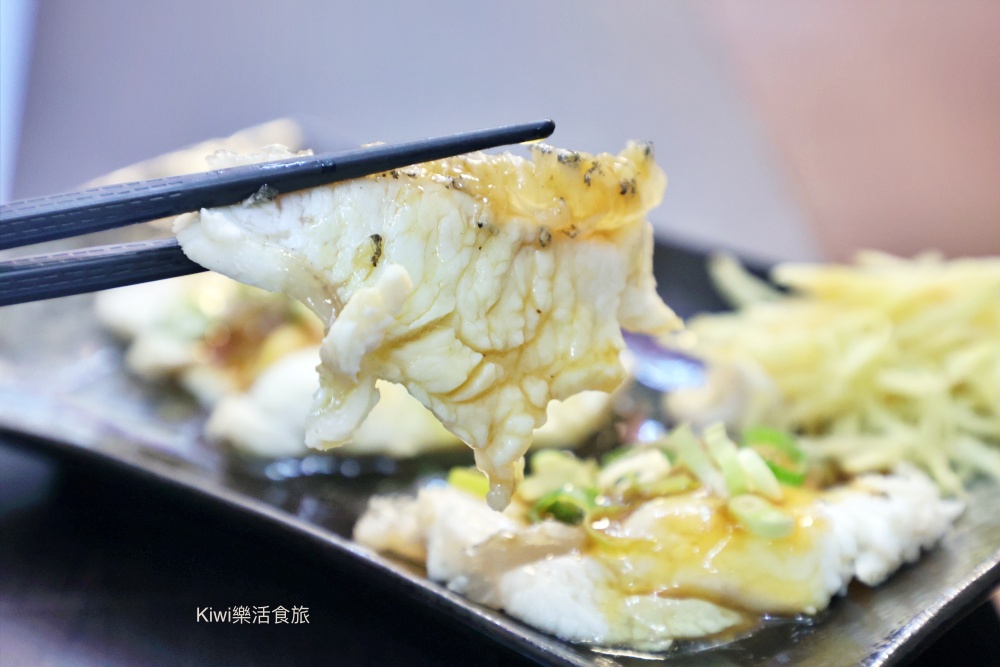 kiwi樂活食旅部落客推薦彰化市美食推薦台南深海鮢過魚湯彰化創始店.彰化現煮魚湯.近彰化魚市場周邊美食、民族路周邊美食.雙人套餐.魚湯.肉燥飯.小菜