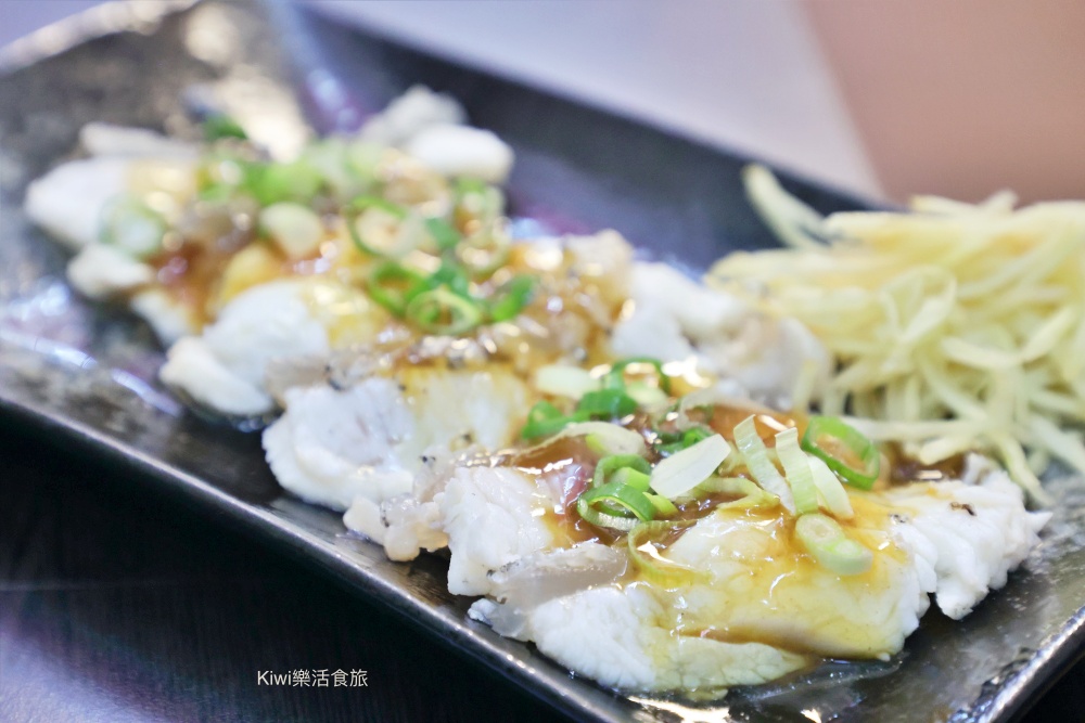 kiwi樂活食旅部落客推薦彰化市美食推薦台南深海鮢過魚湯彰化創始店.彰化現煮魚湯.近彰化魚市場周邊美食、民族路周邊美食.雙人套餐.魚湯.肉燥飯.小菜