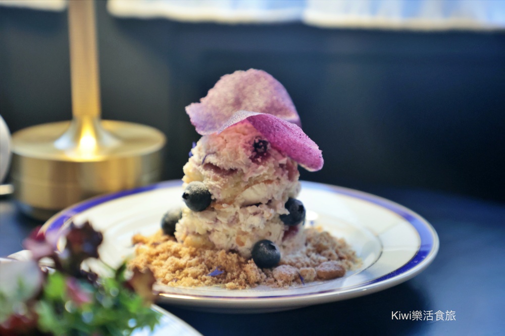 kiwi樂活食旅部落客推薦台中西區咖啡NEWSSTAND書報攤咖啡.網美打卡熱點咖啡館.猶如歐洲街頭的咖啡館.咖啡.甜點.鹹食