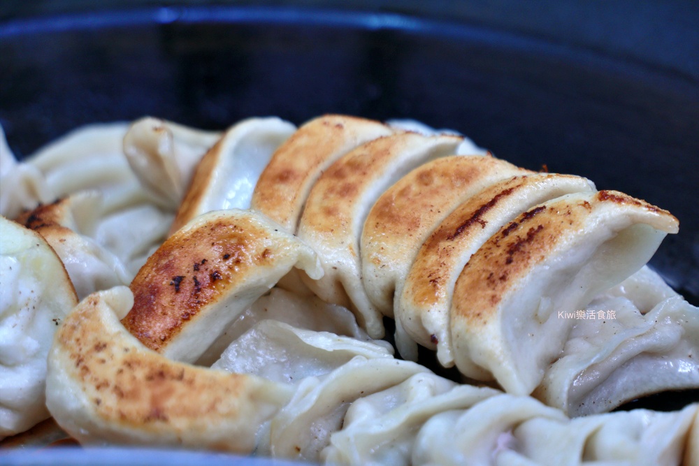 澳門美食小上海鍋貼︱上海鍋貼肉汁鮮美顆顆飽滿,澳門小吃必吃豬扒包也能吃得到唷! kiwi樂活食旅部落客推薦澳門美食小上海鍋貼.上海鍋貼肉汁鮮美顆顆飽滿.澳門小吃必吃豬扒包也能吃得到