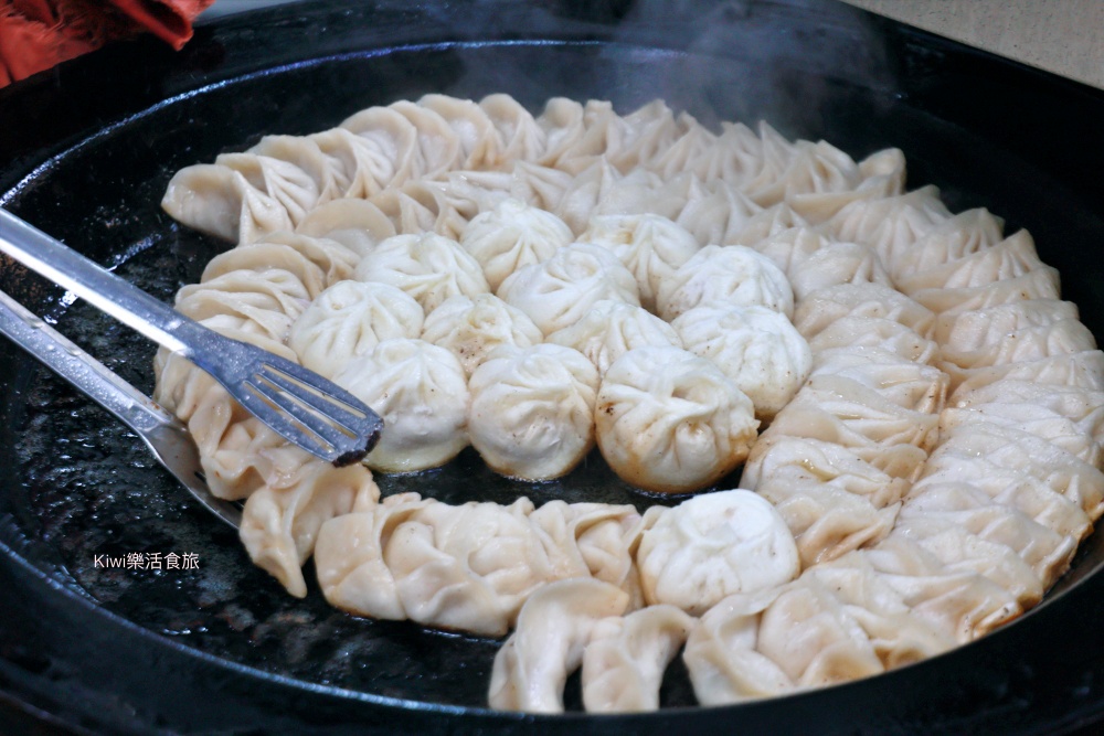 澳門美食小上海鍋貼︱上海鍋貼肉汁鮮美顆顆飽滿,澳門小吃必吃豬扒包也能吃得到唷! kiwi樂活食旅部落客推薦澳門美食小上海鍋貼.上海鍋貼肉汁鮮美顆顆飽滿.澳門小吃必吃豬扒包也能吃得到