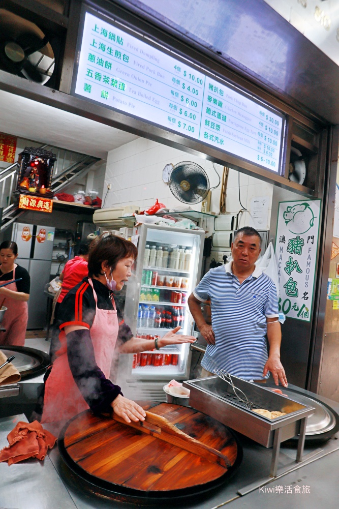 澳門美食小上海鍋貼︱上海鍋貼肉汁鮮美顆顆飽滿,澳門小吃必吃豬扒包也能吃得到唷! kiwi樂活食旅部落客推薦澳門美食小上海鍋貼.上海鍋貼肉汁鮮美顆顆飽滿.澳門小吃必吃豬扒包也能吃得到