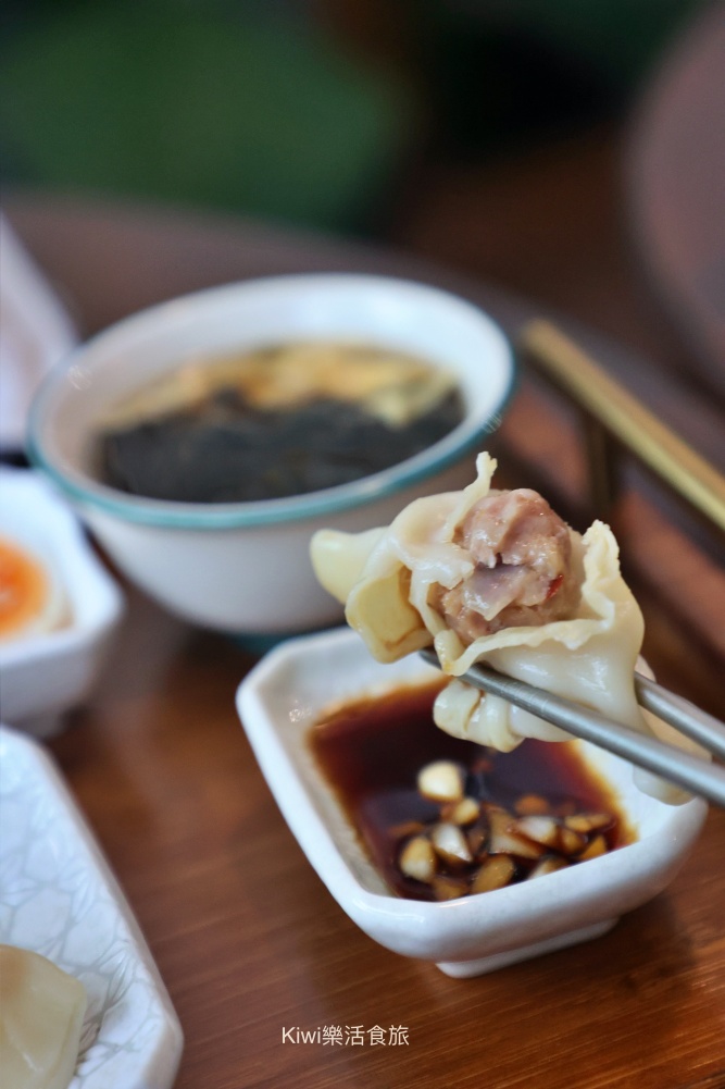 台中春鯉chunli︱台中中區美食哈爾濱闆娘的東北水餃.厚厚肉夾饃.春梅蘇打好喝又好拍,近柳川.台中火車站.中華夜市周邊美食 kiwi樂活食旅部落客推薦台中春鯉chunli.台中中區美食哈爾濱姑娘的東北水餃.厚厚肉夾饃.春梅蘇打好喝又好拍,近柳川.台中火車站.台中公園.日曜outlet天地.台中東協廣場.台中中華夜市周邊美食