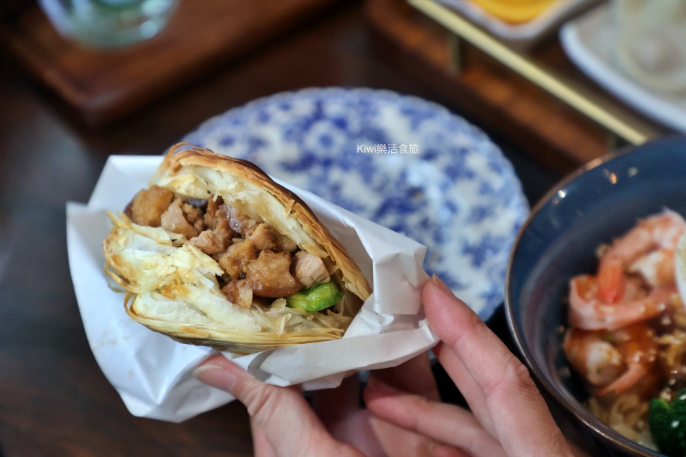 台中春鯉chunli︱台中中區美食哈爾濱闆娘的東北水餃.厚厚肉夾饃.春梅蘇打好喝又好拍,近柳川.台中火車站.中華夜市周邊美食 kiwi樂活食旅部落客推薦台中春鯉chunli.台中中區美食哈爾濱姑娘的東北水餃.厚厚肉夾饃.春梅蘇打好喝又好拍,近柳川.台中火車站.台中公園.日曜outlet天地.台中東協廣場.台中中華夜市周邊美食