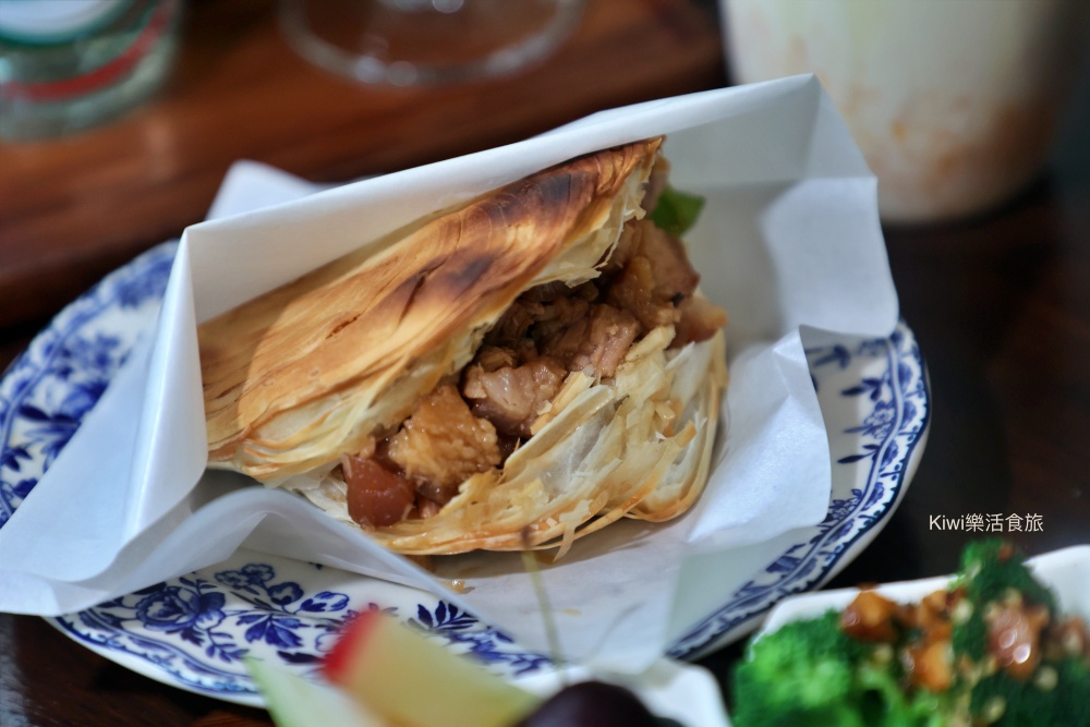 台中春鯉chunli︱台中中區美食哈爾濱闆娘的東北水餃.厚厚肉夾饃.春梅蘇打好喝又好拍,近柳川.台中火車站.中華夜市周邊美食 kiwi樂活食旅部落客推薦台中春鯉chunli.台中中區美食哈爾濱姑娘的東北水餃.厚厚肉夾饃.春梅蘇打好喝又好拍,近柳川.台中火車站.台中公園.日曜outlet天地.台中東協廣場.台中中華夜市周邊美食