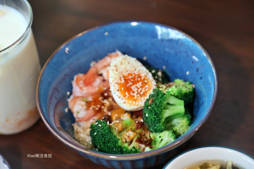 台中春鯉chunli︱台中中區美食哈爾濱闆娘的東北水餃.厚厚肉夾饃.春梅蘇打好喝又好拍,近柳川.台中火車站.中華夜市周邊美食 kiwi樂活食旅部落客推薦台中春鯉chunli.台中中區美食哈爾濱姑娘的東北水餃.厚厚肉夾饃.春梅蘇打好喝又好拍,近柳川.台中火車站.台中公園.日曜outlet天地.台中東協廣場.台中中華夜市周邊美食