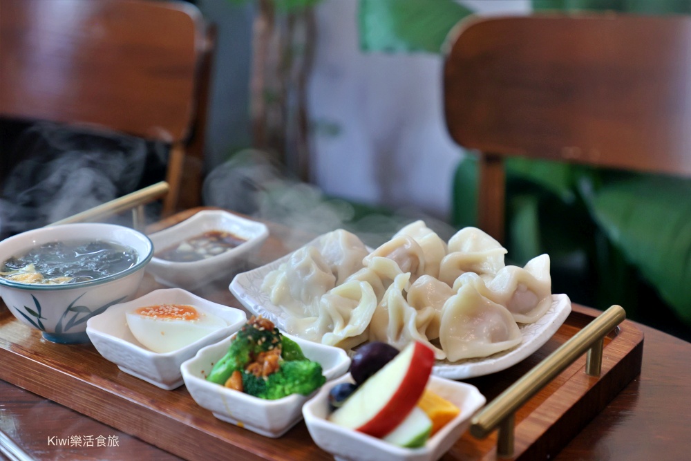 台中春鯉chunli︱台中中區美食哈爾濱闆娘的東北水餃.厚厚肉夾饃.春梅蘇打好喝又好拍,近柳川.台中火車站.中華夜市周邊美食 kiwi樂活食旅部落客推薦台中春鯉chunli.台中中區美食哈爾濱姑娘的東北水餃.厚厚肉夾饃.春梅蘇打好喝又好拍,近柳川.台中火車站.台中公園.日曜outlet天地.台中東協廣場.台中中華夜市周邊美食