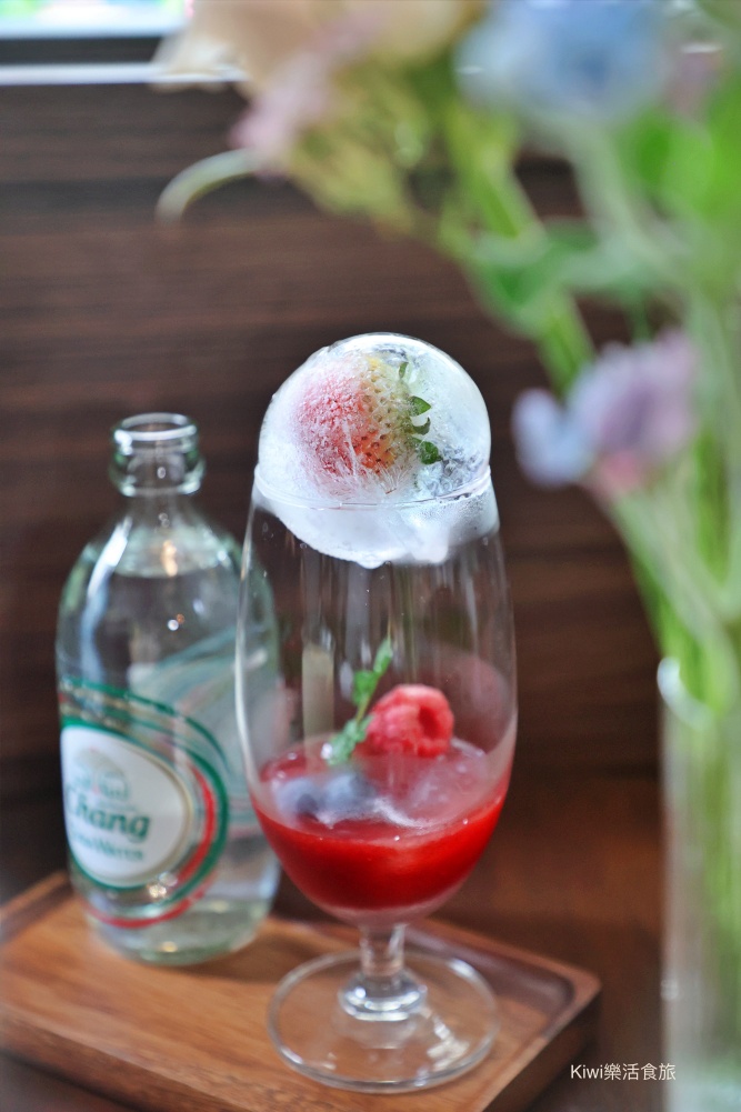 台中春鯉chunli︱台中中區美食哈爾濱闆娘的東北水餃.厚厚肉夾饃.春梅蘇打好喝又好拍,近柳川.台中火車站.中華夜市周邊美食 kiwi樂活食旅部落客推薦台中春鯉chunli.台中中區美食哈爾濱姑娘的東北水餃.厚厚肉夾饃.春梅蘇打好喝又好拍,近柳川.台中火車站.台中公園.日曜outlet天地.台中東協廣場.台中中華夜市周邊美食