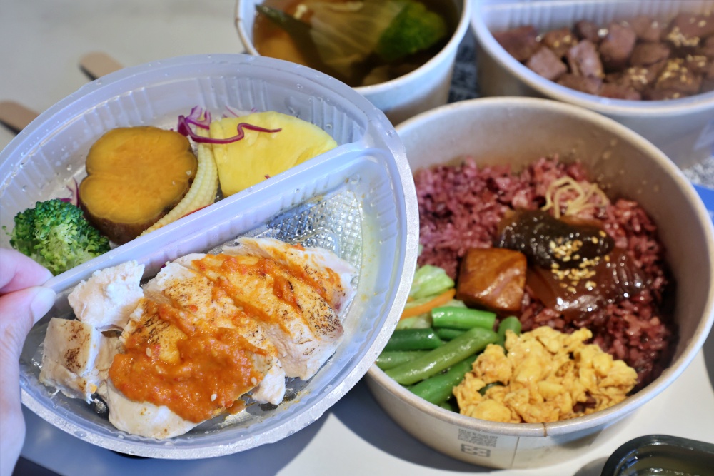 台中覓蠶健康餐盒樂業店|台中東區健康餐盒.便當推薦炊蛋必點.餐點口味雞胸.雞腿.牛肉.鮭魚.素食餐盒 kiwi樂活食旅部落客推薦台中覓蠶健康餐盒樂業店.台中東區健康餐盒.便當推薦炊蛋必點.餐點口味雞胸.雞腿.牛肉.鮭魚.素食餐盒.台中便當推薦.台中.東區.台中美食.東區美食