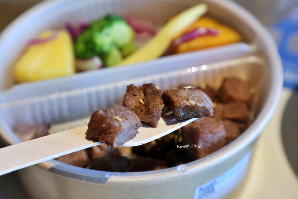 台中覓蠶健康餐盒樂業店|台中東區健康餐盒.便當推薦炊蛋必點.餐點口味雞胸.雞腿.牛肉.鮭魚.素食餐盒 kiwi樂活食旅部落客推薦台中覓蠶健康餐盒樂業店.台中東區健康餐盒.便當推薦炊蛋必點.餐點口味雞胸.雞腿.牛肉.鮭魚.素食餐盒.台中便當推薦.台中.東區.台中美食.東區美食