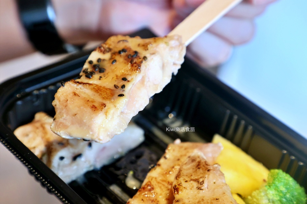 台中覓蠶健康餐盒樂業店|台中東區健康餐盒.便當推薦炊蛋必點.餐點口味雞胸.雞腿.牛肉.鮭魚.素食餐盒 kiwi樂活食旅部落客推薦台中覓蠶健康餐盒樂業店.台中東區健康餐盒.便當推薦炊蛋必點.餐點口味雞胸.雞腿.牛肉.鮭魚.素食餐盒.台中便當推薦.台中.東區.台中美食.東區美食