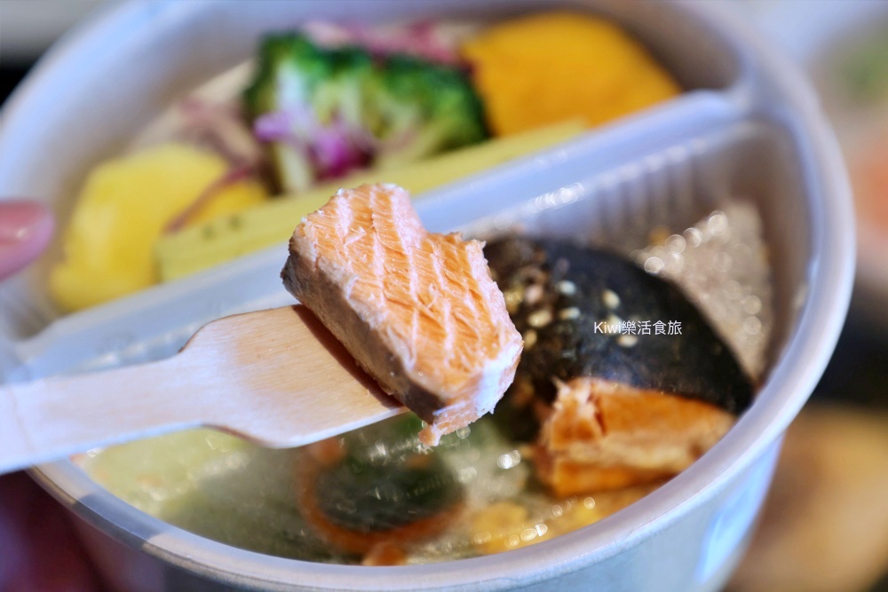 台中覓蠶健康餐盒樂業店|台中東區健康餐盒.便當推薦炊蛋必點.餐點口味雞胸.雞腿.牛肉.鮭魚.素食餐盒 kiwi樂活食旅部落客推薦台中覓蠶健康餐盒樂業店.台中東區健康餐盒.便當推薦炊蛋必點.餐點口味雞胸.雞腿.牛肉.鮭魚.素食餐盒.台中便當推薦.台中.東區.台中美食.東區美食