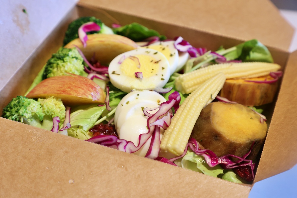 台中覓蠶健康餐盒樂業店|台中東區健康餐盒.便當推薦炊蛋必點.餐點口味雞胸.雞腿.牛肉.鮭魚.素食餐盒 kiwi樂活食旅部落客推薦台中覓蠶健康餐盒樂業店.台中東區健康餐盒.便當推薦炊蛋必點.餐點口味雞胸.雞腿.牛肉.鮭魚.素食餐盒.台中便當推薦.台中.東區.台中美食.東區美食