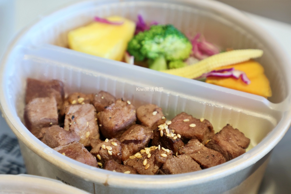 台中覓蠶健康餐盒樂業店|台中東區健康餐盒.便當推薦炊蛋必點.餐點口味雞胸.雞腿.牛肉.鮭魚.素食餐盒 kiwi樂活食旅部落客推薦台中覓蠶健康餐盒樂業店.台中東區健康餐盒.便當推薦炊蛋必點.餐點口味雞胸.雞腿.牛肉.鮭魚.素食餐盒.台中便當推薦.台中.東區.台中美食.東區美食