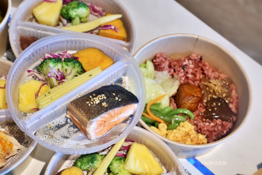 台中覓蠶健康餐盒樂業店|台中東區健康餐盒.便當推薦炊蛋必點.餐點口味雞胸.雞腿.牛肉.鮭魚.素食餐盒 kiwi樂活食旅部落客推薦台中覓蠶健康餐盒樂業店.台中東區健康餐盒.便當推薦炊蛋必點.餐點口味雞胸.雞腿.牛肉.鮭魚.素食餐盒.台中便當推薦.台中.東區.台中美食.東區美食