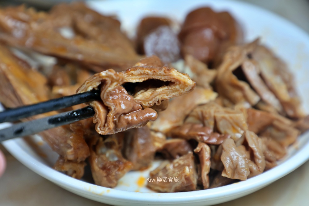 kiwi樂活食旅部落客推薦彰化秘醬滷味和美店.彰化平價小吃推薦冷滷味淋上百年獨門醬汁絕搭.彰化宵夜美食大推薦.彰化秘醬滷味,彰化滷味推薦,秘醬滷味和美店,秘醬滷味彰化和美店,秘醬滷味分店,彰化秘醬滷味分店,冷滷味彰化,和美宵夜,和美滷味,和美小吃,彰化滷味宵夜