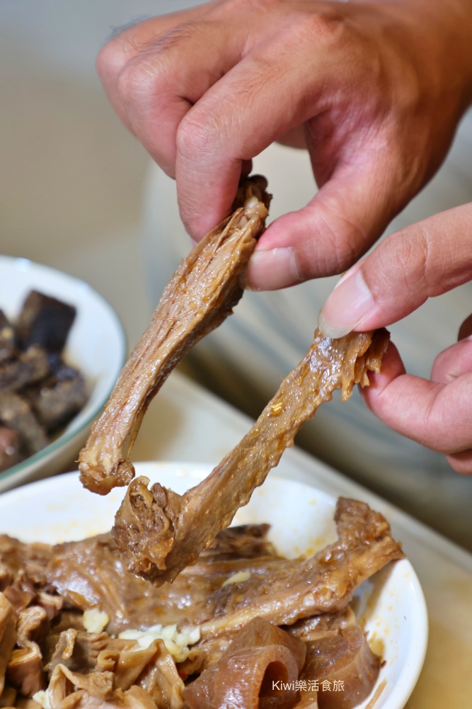 kiwi樂活食旅部落客推薦彰化秘醬滷味和美店.彰化平價小吃推薦冷滷味淋上百年獨門醬汁絕搭.彰化宵夜美食大推薦.彰化秘醬滷味,彰化滷味推薦,秘醬滷味和美店,秘醬滷味彰化和美店,秘醬滷味分店,彰化秘醬滷味分店,冷滷味彰化,和美宵夜,和美滷味,和美小吃,彰化滷味宵夜