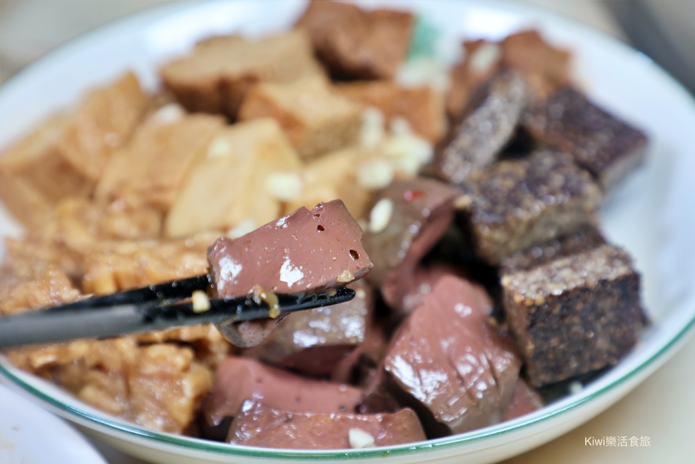 kiwi樂活食旅部落客推薦彰化秘醬滷味和美店.彰化平價小吃推薦冷滷味淋上百年獨門醬汁絕搭.彰化宵夜美食大推薦.彰化秘醬滷味,彰化滷味推薦,秘醬滷味和美店,秘醬滷味彰化和美店,秘醬滷味分店,彰化秘醬滷味分店,冷滷味彰化,和美宵夜,和美滷味,和美小吃,彰化滷味宵夜