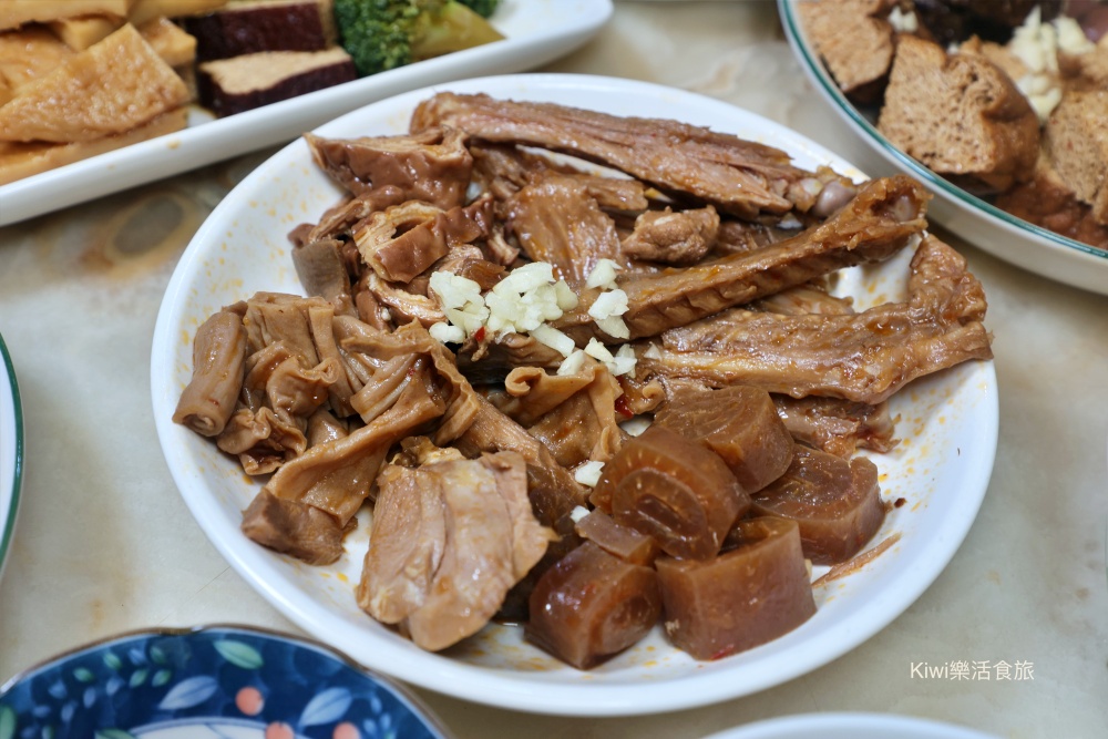 kiwi樂活食旅部落客推薦彰化秘醬滷味和美店.彰化平價小吃推薦冷滷味淋上百年獨門醬汁絕搭.彰化宵夜美食大推薦.彰化秘醬滷味,彰化滷味推薦,秘醬滷味和美店,秘醬滷味彰化和美店,秘醬滷味分店,彰化秘醬滷味分店,冷滷味彰化,和美宵夜,和美滷味,和美小吃,彰化滷味宵夜