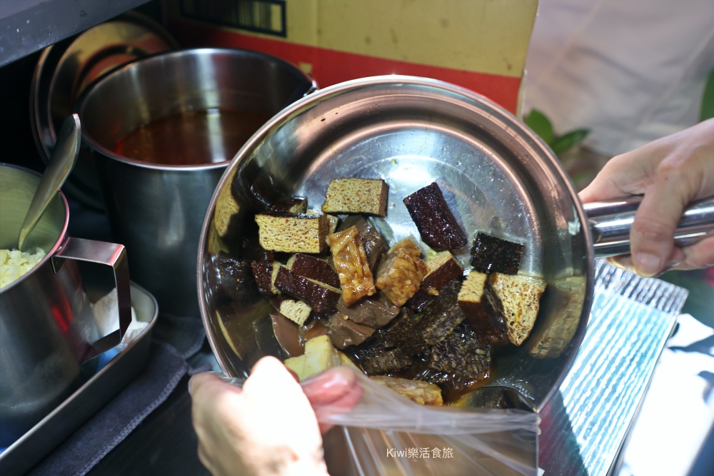 kiwi樂活食旅部落客推薦彰化秘醬滷味和美店.彰化平價小吃推薦冷滷味淋上百年獨門醬汁絕搭.彰化宵夜美食大推薦.彰化秘醬滷味,彰化滷味推薦,秘醬滷味和美店,秘醬滷味彰化和美店,秘醬滷味分店,彰化秘醬滷味分店,冷滷味彰化,和美宵夜,和美滷味,和美小吃,彰化滷味宵夜