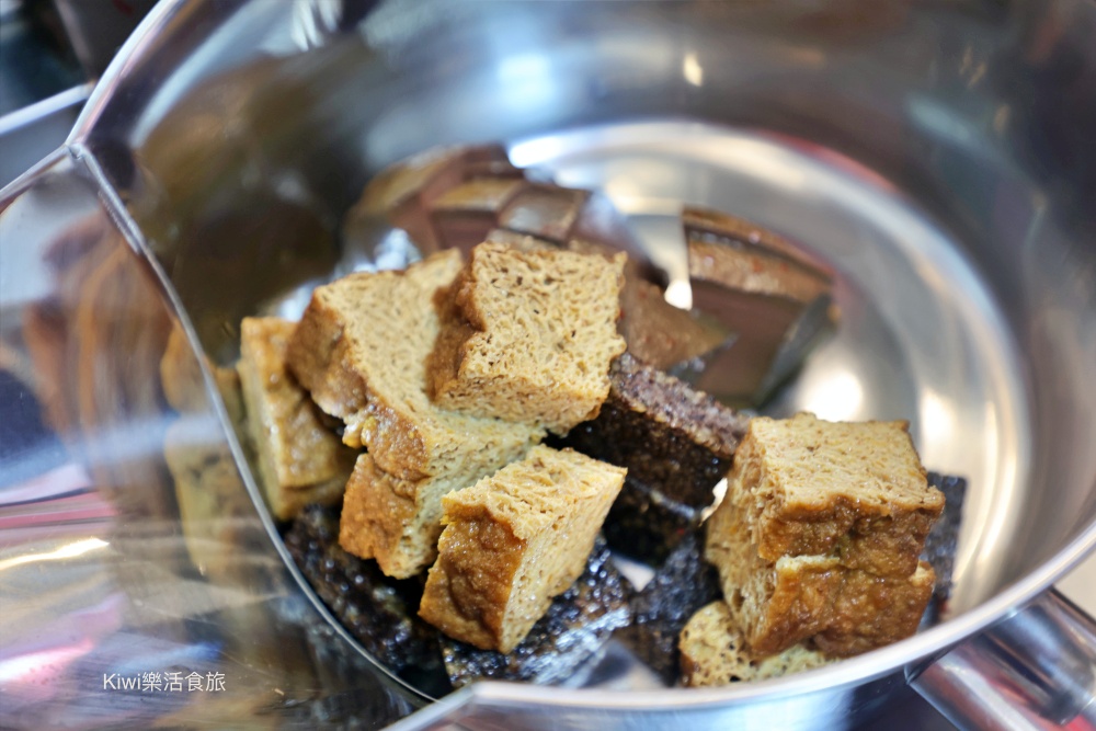 kiwi樂活食旅部落客推薦彰化秘醬滷味和美店.彰化平價小吃推薦冷滷味淋上百年獨門醬汁絕搭.彰化宵夜美食大推薦.彰化秘醬滷味,彰化滷味推薦,秘醬滷味和美店,秘醬滷味彰化和美店,秘醬滷味分店,彰化秘醬滷味分店,冷滷味彰化,和美宵夜,和美滷味,和美小吃,彰化滷味宵夜