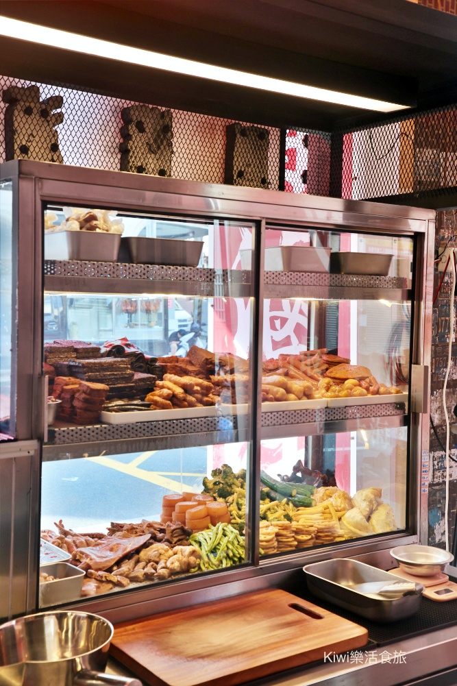 kiwi樂活食旅部落客推薦彰化秘醬滷味和美店.彰化平價小吃推薦冷滷味淋上百年獨門醬汁絕搭.彰化宵夜美食大推薦.彰化秘醬滷味,彰化滷味推薦,秘醬滷味和美店,秘醬滷味彰化和美店,秘醬滷味分店,彰化秘醬滷味分店,冷滷味彰化,和美宵夜,和美滷味,和美小吃,彰化滷味宵夜