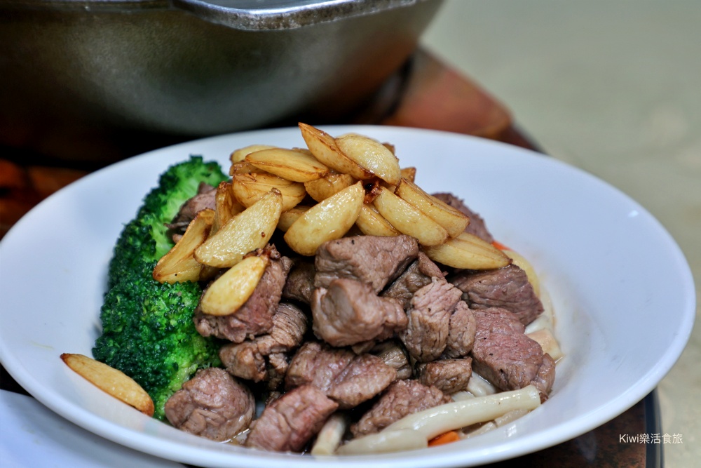 kiwi樂活食旅部落客推薦台中西屯大祥海鮮燒鵝餐廳.活海鮮.螃蟹料理大祥.台中美食推薦活鮑魚.野生魚貨.創意料理.台中聚餐聚會首選.近漢口國中.台中科博館周邊美食.紅蟳鮮蝦粥.招牌燒鵝.野生魚貨.中卷芋頭米粉湯.台中西屯餐廳.古早味創意料理