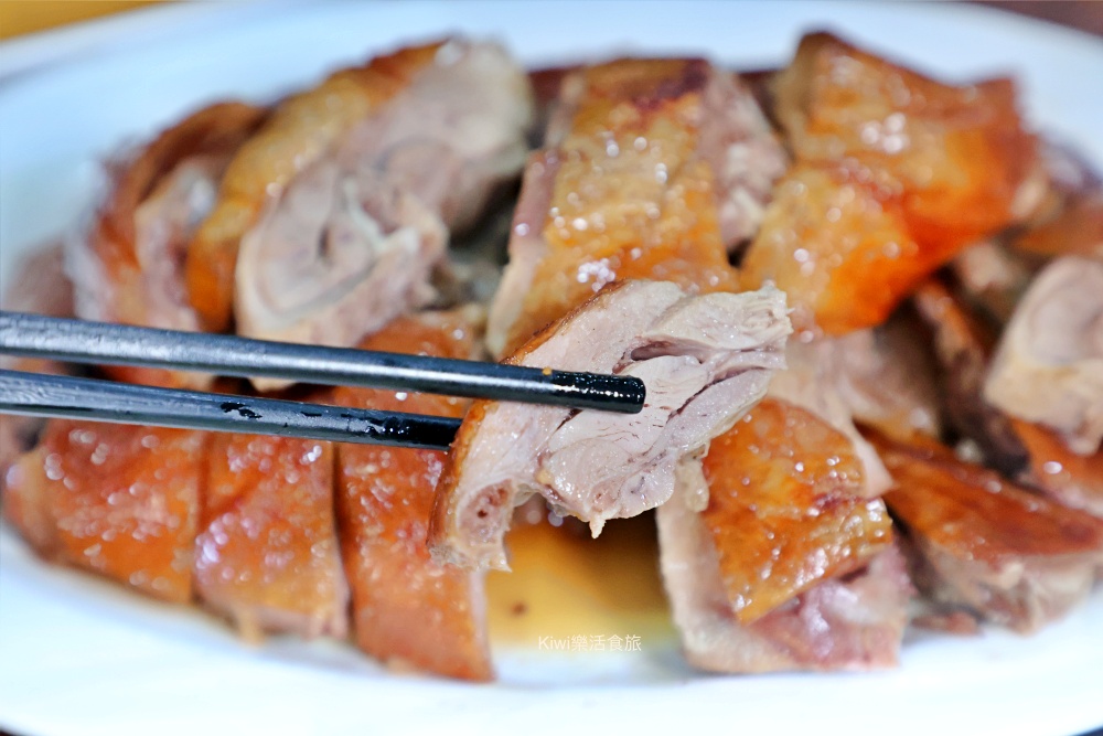 kiwi樂活食旅部落客推薦台中西屯大祥海鮮燒鵝餐廳.活海鮮.螃蟹料理大祥.台中美食推薦活鮑魚.野生魚貨.創意料理.台中聚餐聚會首選.近漢口國中.台中科博館周邊美食.紅蟳鮮蝦粥.招牌燒鵝.野生魚貨.中卷芋頭米粉湯.台中西屯餐廳.古早味創意料理