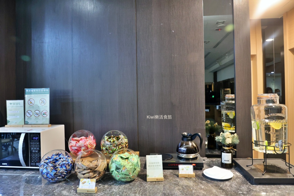 台中住宿推薦葉綠宿茶覺旅台中站前館｜google4.6顆星的平價旅宿乾淨便利進台中景點、台中米其林美食