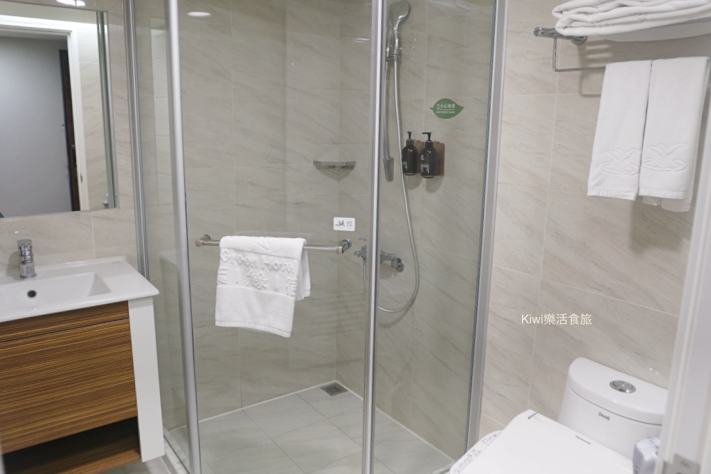 台中住宿推薦葉綠宿茶覺旅台中站前館｜google4.6顆星的平價旅宿乾淨便利進台中景點、台中米其林美食