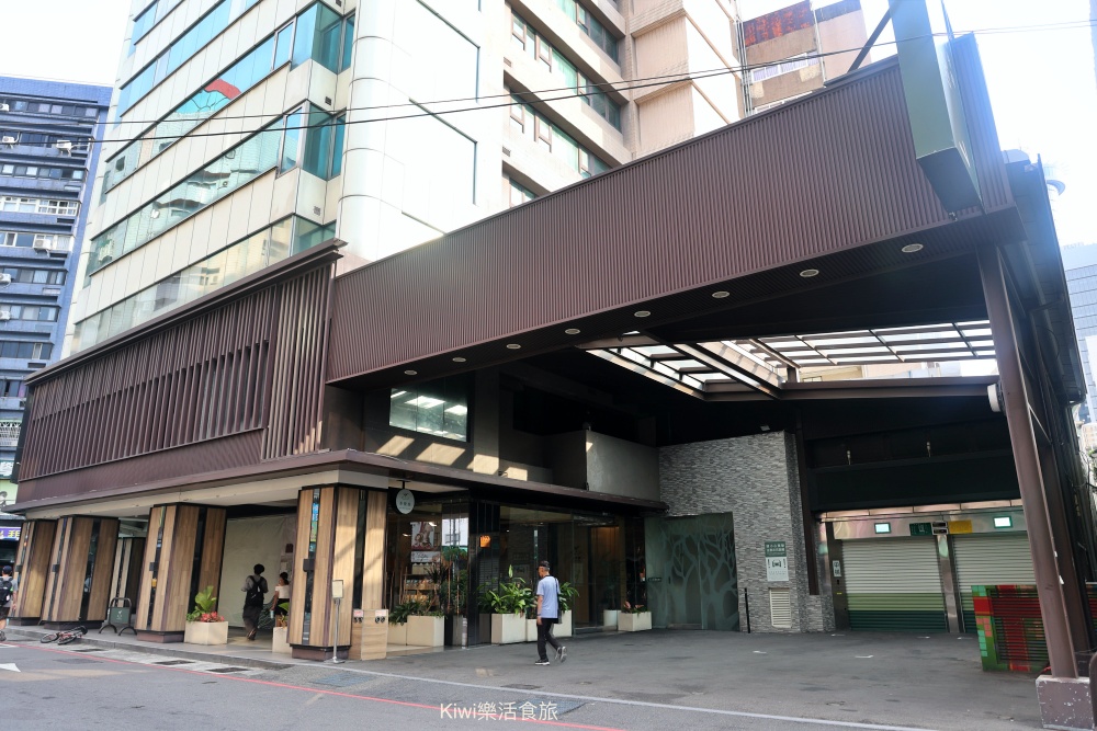 台中住宿推薦葉綠宿茶覺旅台中站前館｜google4.6顆星的平價旅宿乾淨便利進台中景點、台中米其林美食