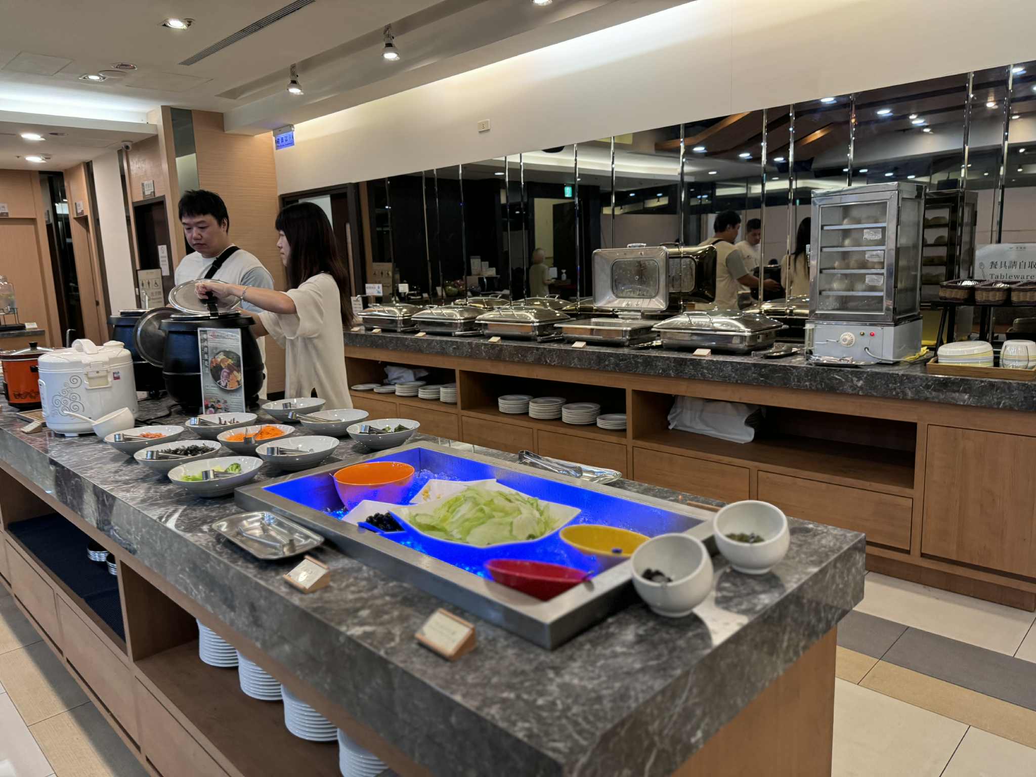 台中住宿推薦葉綠宿茶覺旅台中站前館｜google4.6顆星的平價旅宿乾淨便利進台中景點、台中米其林美食