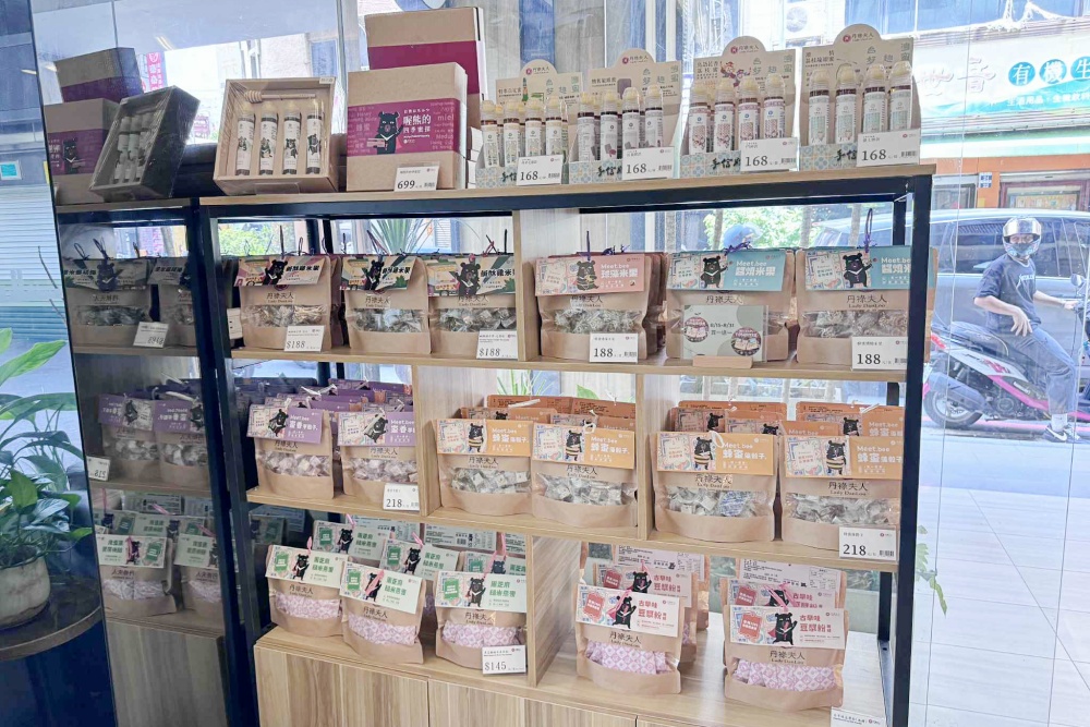 台中住宿推薦葉綠宿茶覺旅台中站前館｜google4.6顆星的平價旅宿乾淨便利進台中景點、台中米其林美食