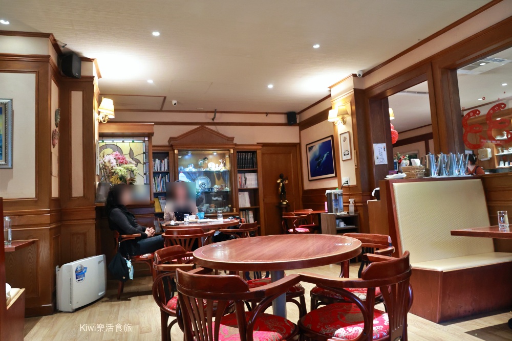 kiwi樂活食旅部落客推薦台中中非咖啡.西區美食老派咖啡館.虹吸壺手沖咖啡.推薦藍山咖啡