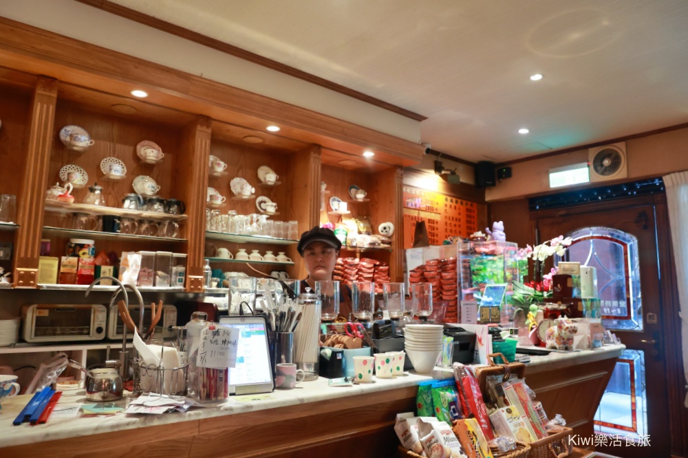 kiwi樂活食旅部落客推薦台中中非咖啡.西區美食老派咖啡館.虹吸壺手沖咖啡.推薦藍山咖啡