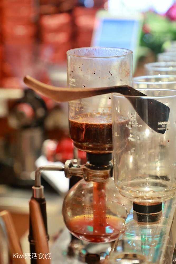 kiwi樂活食旅部落客推薦台中中非咖啡.西區美食老派咖啡館.虹吸壺手沖咖啡.推薦藍山咖啡