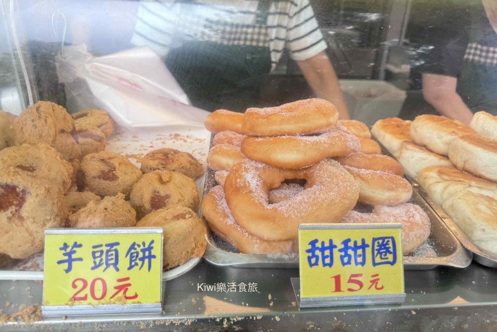 台中科博館水煎包|甜甜圈、彩頭酥、芋頭餅銅板小吃~便宜大碗 台中科博館水煎包|甜甜圈、彩頭酥、芋頭餅銅板小吃~便宜大碗
