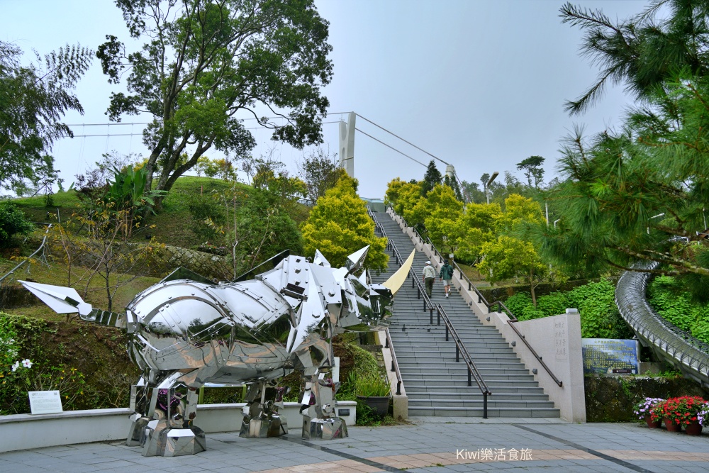 回嘉囉!嘉義旅遊推薦漫步雲端梅山太平雲梯周邊嘉義美食.嘉義景點巡禮x無二窯藝術空間x雲境山城x晉揚欣茶庄x蓋婭莊園 kiwi樂活食旅推薦嘉義景點.嘉義美食回嘉囉.嘉義旅遊推薦漫步雲端梅山太平雲梯周邊美食景點巡禮x無二窯藝術空間x雲境山城x晉揚欣茶庄x蓋婭莊園.嘉義小吃.嘉義太平雲梯景點.陶藝體驗.竹筒烤茶體驗.咖啡體驗.嘉義一日遊.嘉義兩日遊.梅山景點.梅山美食